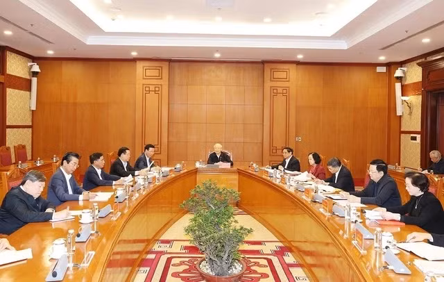 越共十四大人事小组第一次会议场景。