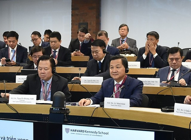 政府副总理黎明慨率团出席高级领导计划讨论活动。
