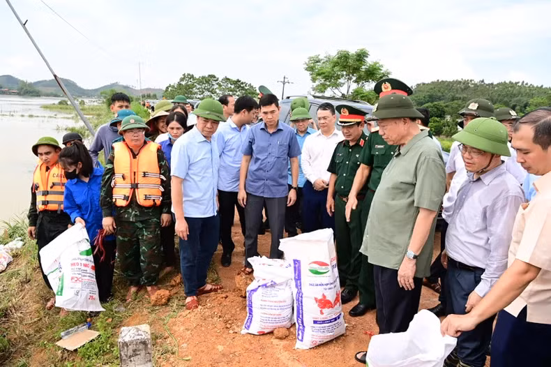 苏林总书记、国家主席向洪灾遇难者家属致以深切慰问，对灾区人民群众面临的困难和遭受的损失表示同情。