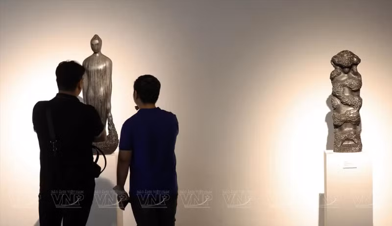 展会给参观者留下深刻印象。