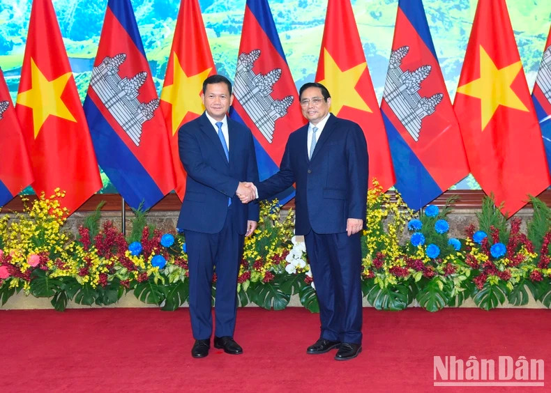 越南政府总理范明正主持仪式，欢迎柬埔寨首相洪玛奈对越南进行正式访问。