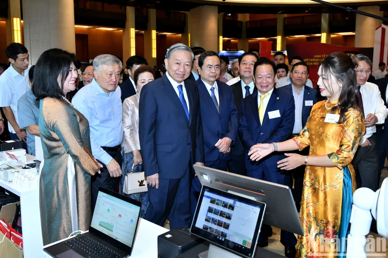 苏林总书记参观私营经济发展成就展览会【组图】