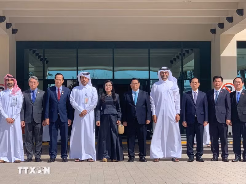 越南政府总理范明正造访卡塔尔拉斯拉凡工业城。