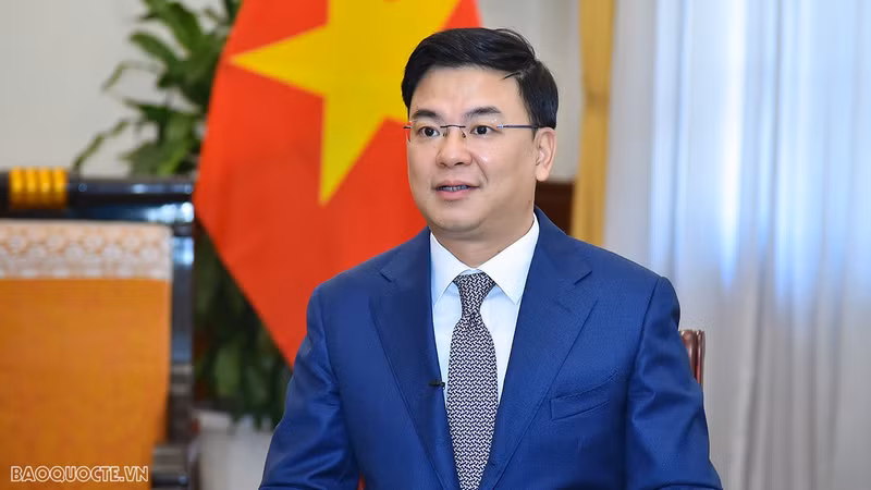 越南驻日本大使范光校。