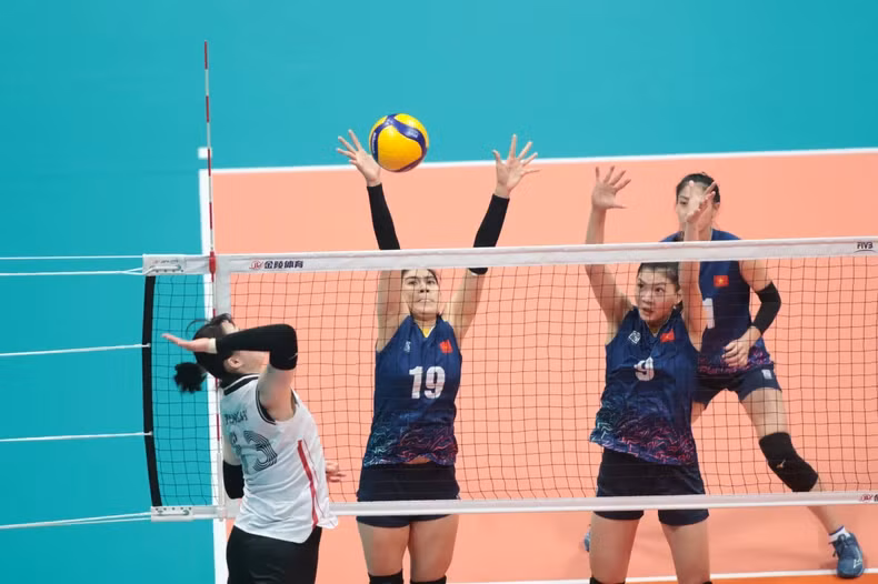 前两局越南女排输给对手。