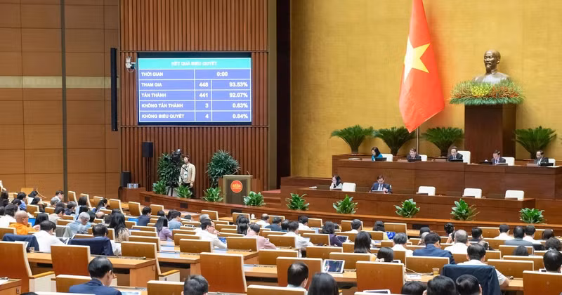 国会表决通过《公共投资法（修正案）》。