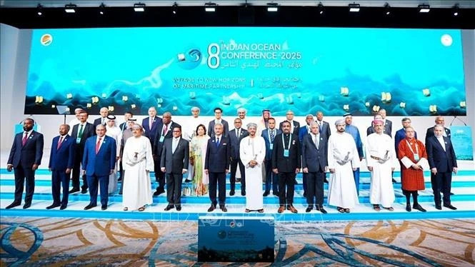2025年2月16日，与会代表在第八届印度洋会议上合影。（图片来源：ANI/越通社）