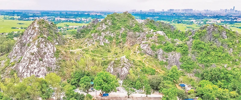 沉山距离河内市中心不远，是吸引很多年轻人的旅游胜地。