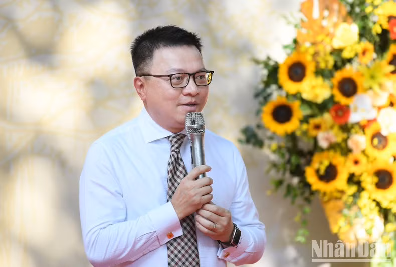 《人民报》社总编辑黎国明发表讲话。