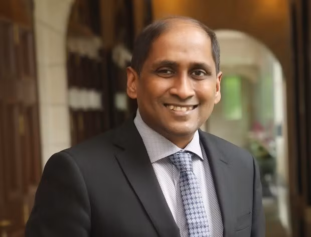 新加坡驻越南大使贾亚·拉特南。（新加坡驻越南大使馆供图）