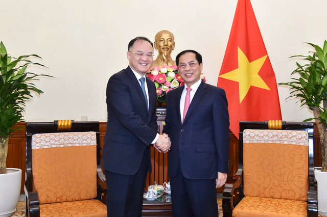 越南外交部长裴青山会见中国外交部部长助理农融。