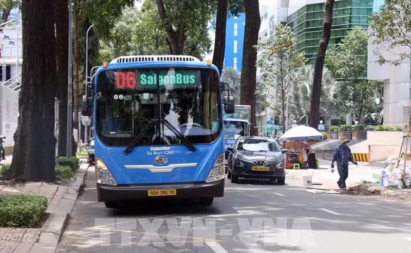 胡志明市目前拥有 138 条公交路线2209 辆公交车。