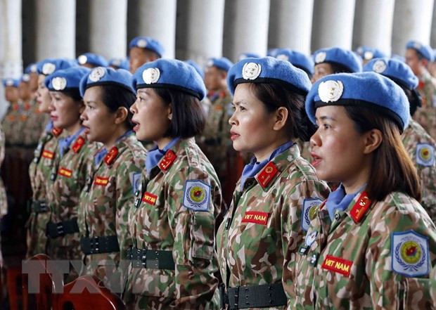 附图：越南维和女军官。