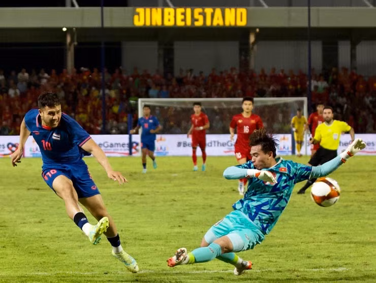 Achitpol首开纪录。