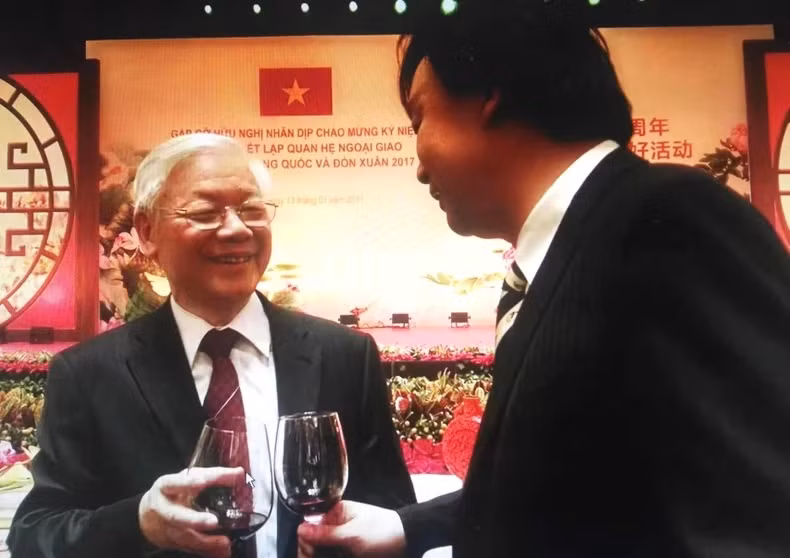 2017年，米良教授参加阮富仲总书记访华期间举行的友好交流活动。与阮富仲总书记见面的场景，他仍然记忆犹新。