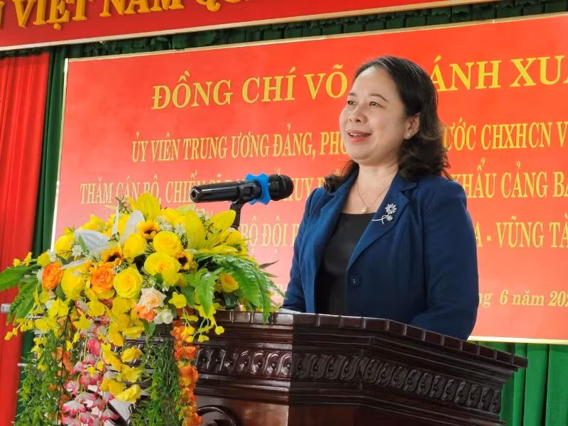 国家副主席武氏映春到巴地头顿省调研。