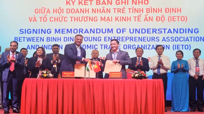 双方在会上签署了若干重要文件。