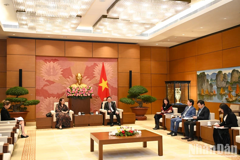 会见全景。