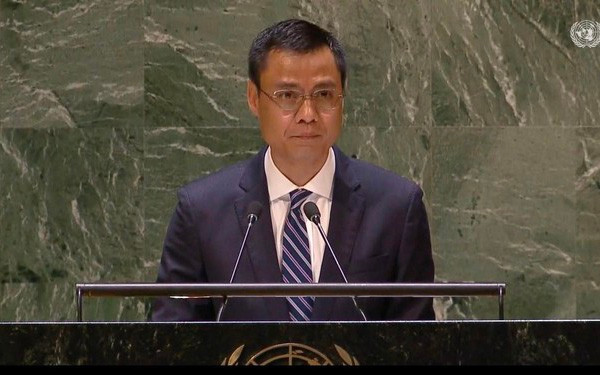 邓黄江大使在会上发言。（图片来源：越通社）