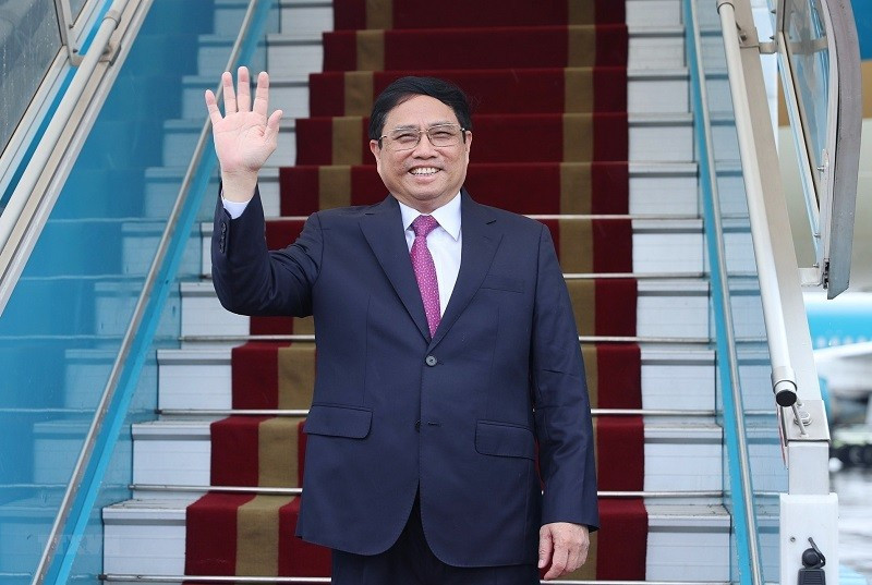 政府总理范明正启程对中国进行正式访问并出席世界经济论坛年会
