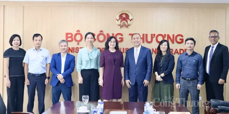 双方代表合影。（图片来源：工贸报）