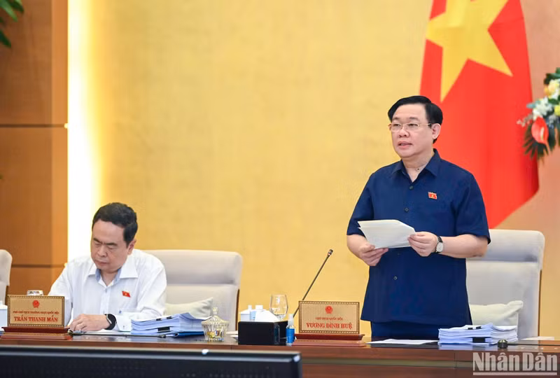 越南国会主席王廷惠出席并致开开幕词。