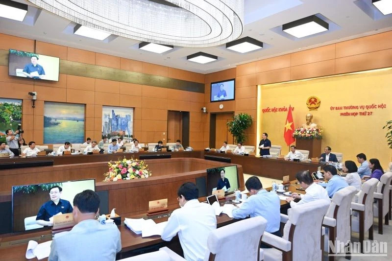 会议全景。
