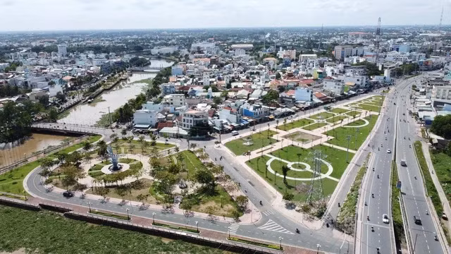 图为：新安市环路——隆安省2021~2025年重点交通工程项目之一。