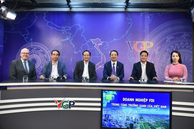 参加座谈会的代表。