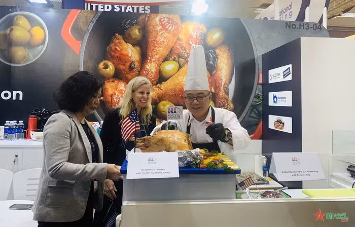 本届活动吸引许多知名厨师参与。