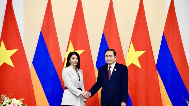 越南国会主席陈青敏会见亚美尼亚-越南友好议员小组主席