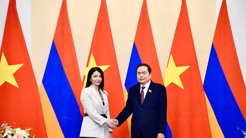 越南国会主席陈青敏会见亚美尼亚-越南友好议员小组主席