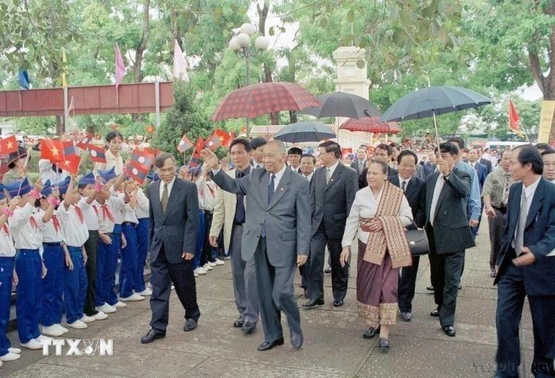 老挝人民革命党前主席、老挝前国家主席坎代·西潘敦于2025年4月2日逝世。（图片来源：越通社）