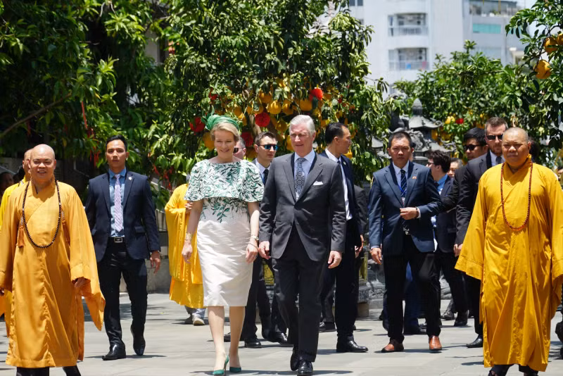 比利时国王菲利普和王后玛蒂尔德参观永严寺。
