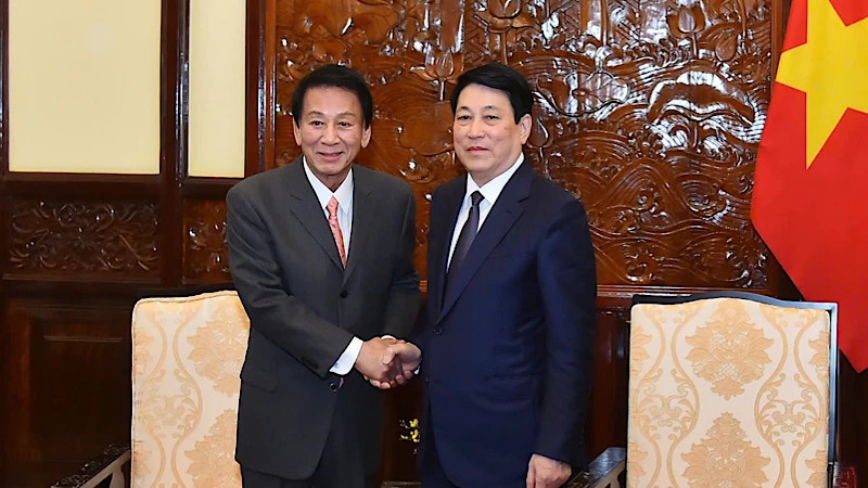 越南国家主席梁强会见前越日关系特别大使杉良太郎。