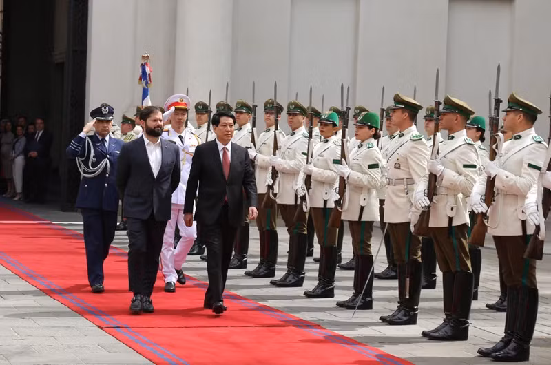 智利共和国总统主持仪式 欢迎越南国家主席梁强访问。