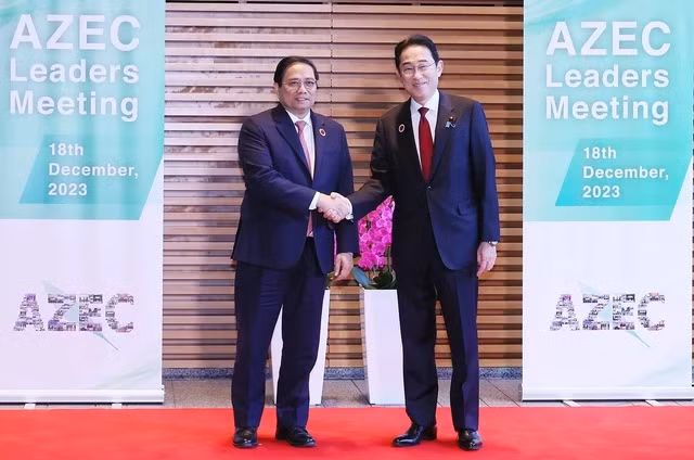 越南政府总理范明正同日本首相岸田文雄出席亚洲零排放共同体(AZEC)首次峰会。