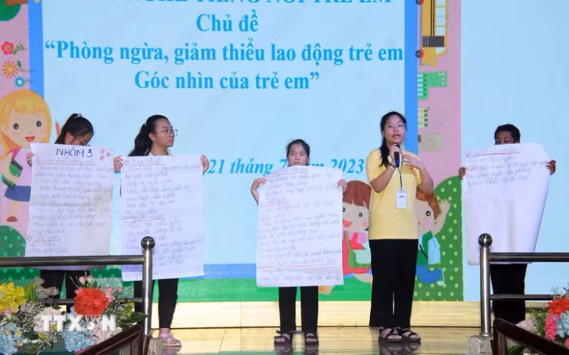 困难儿童参加主题为“预防和减少童工”论坛。