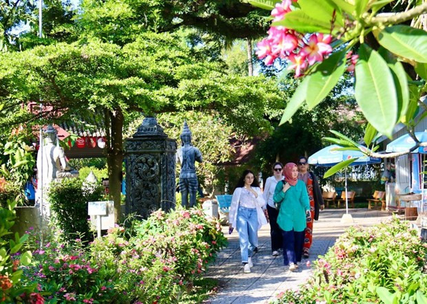 2023年第一季度老挝接国际游客超过80万人次。