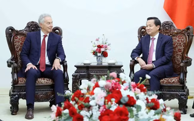 越南政府副总理黎明慨会见英国前首相、TBI研究所执行主席托尼·布莱尔。