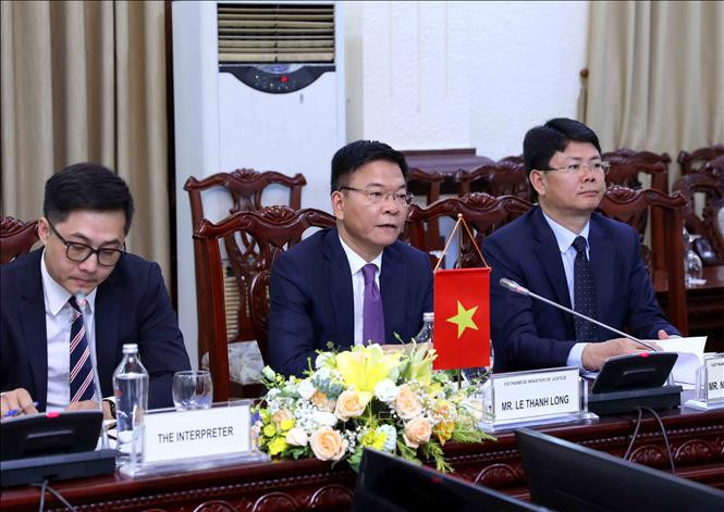 越南司法部长黎成龙发表讲话。