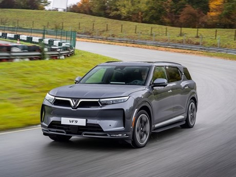 VinFast自3月27日起向首批客户移交大型电动汽车SUV VF 9