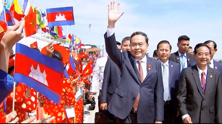 越南国会主席陈青敏圆满结束对柬埔寨的正式访问。