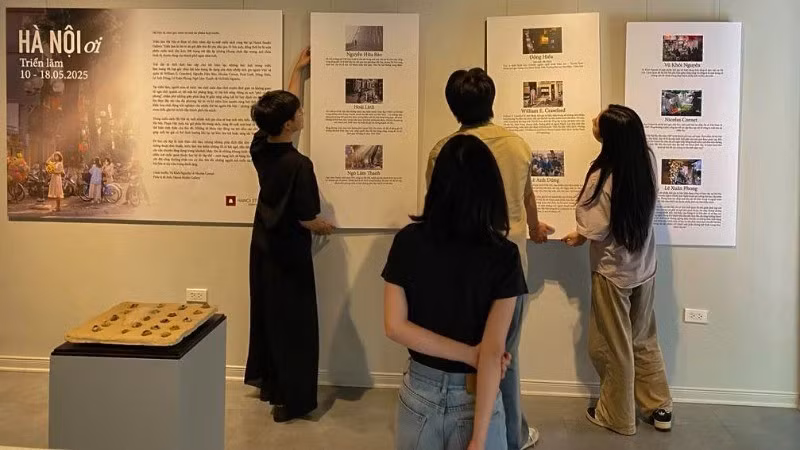 展览汇聚了九位来自国内外摄影师的作品。