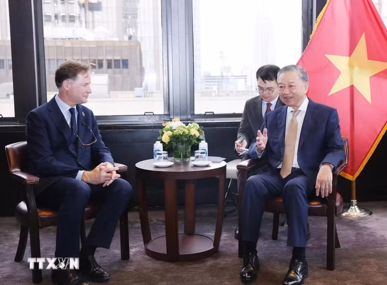 苏林总书记、国家主席会见Meta公司全球事务总裁尼克·克莱格。