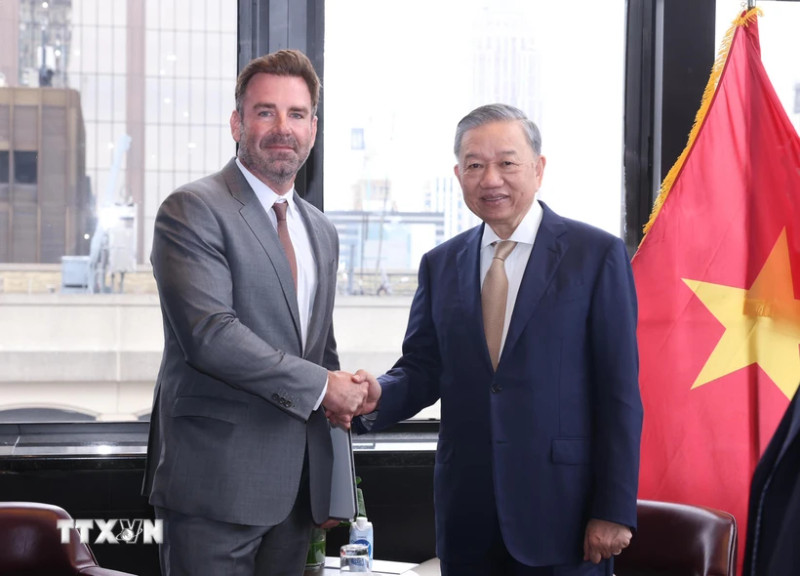 苏林总书记、国家主席会见美国苹果公司负责国际政府关系的副总裁尼克·阿曼。