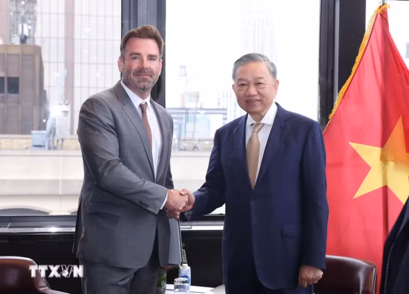 苏林总书记、国家主席会见美国苹果公司负责国际政府关系的副总裁尼克·阿曼。