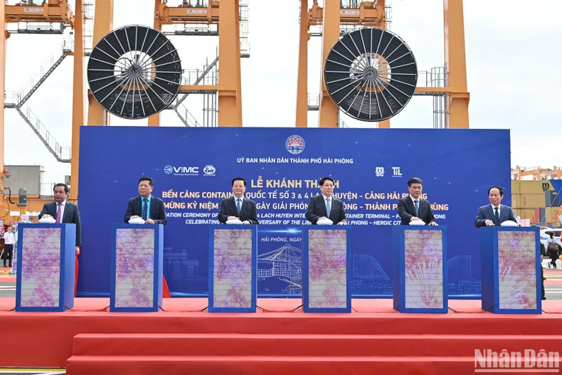 海防第3号、第4号国际集装箱码头竣工仪式。