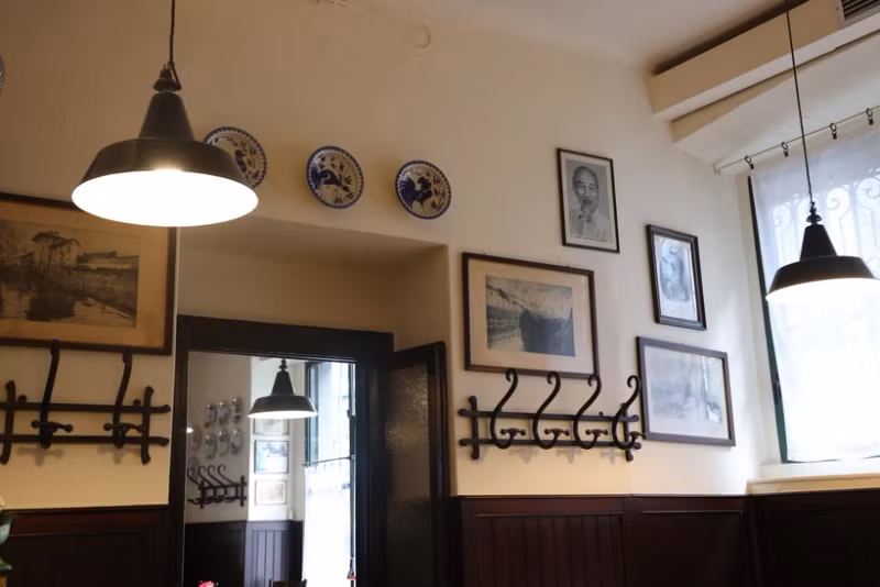 Antica Trattoria della Pesa餐馆内的胡志明主席肖像。