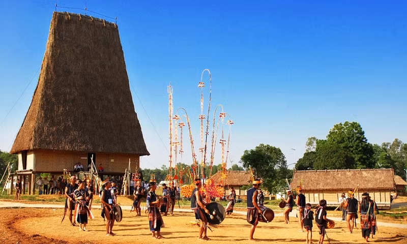 当地少数民族传统龙屋。